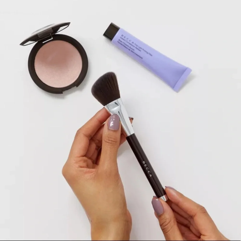 BECCA Angled Highlighting Brush